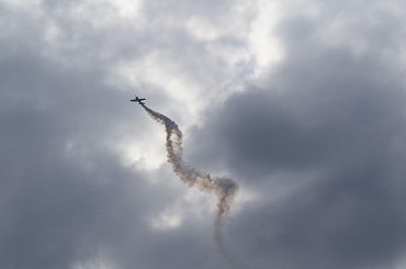 Najciekawsze zdjęcia z pikiniku lotniczego w B-B. #beczka #korkociąg #dym #samolot #akrobacje #SportyPowietrzne #latanie