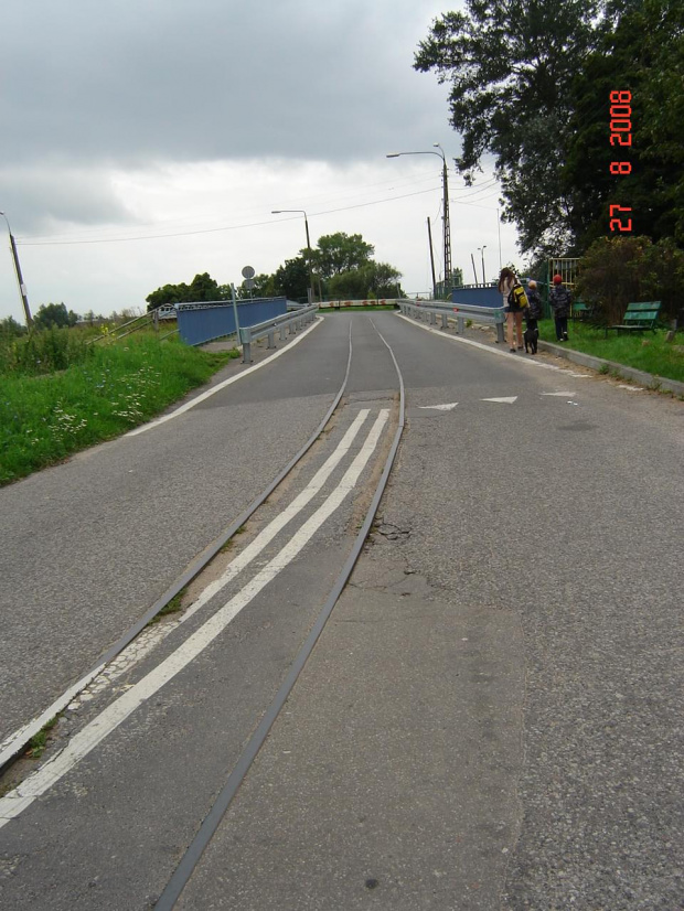 Fot18. DSC1002200160
Tory na śluzie