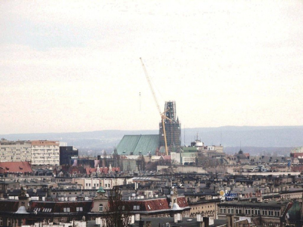 11.01.2008-dzień przed posadowieniem iglicy szczecińskiej katedry, dźwig przeprowadza już próby obciążeniowe. #budownictwo #konstrukcje #wydarzenia #kościoły #SzczecińskaKatedra #Szczecin #Polska