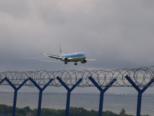 Przykładowe zdjęcie wykonane obiektywem Pentacon 4/300 #samolot #klm #okęcie