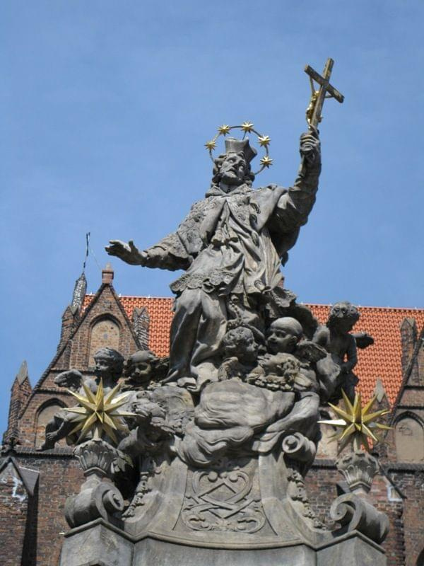 Wrocław Nepomuk przed kościołem św.Krzyża