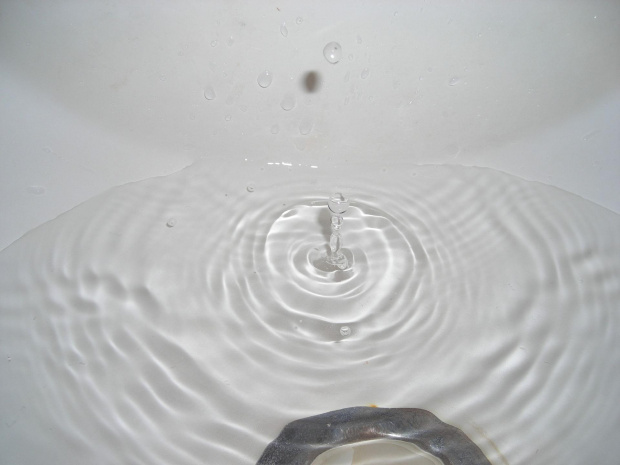 Kapiąca kropla wody #kropla #makro #woda