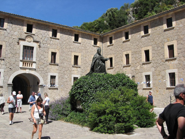 Monestir de Lluc w górach Serra de Tramuntana #Majorka #MonestirDeLluc