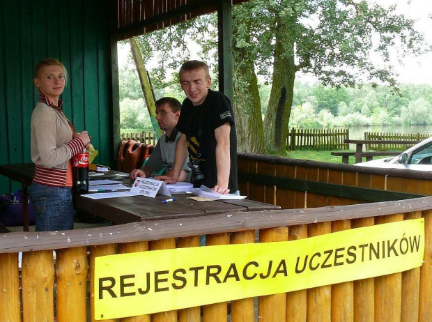 IX promocyjny spływ Bugiem 2009. Mielnik - Brok. Rejestracja uczestników i przydział kajaków. #Bug #kajaki