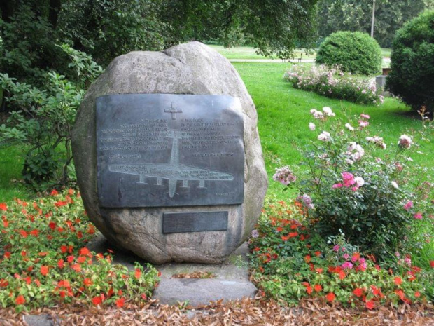 Płyta Pamięci Poległych Lotników Brytyjskich 1944 Warszawa