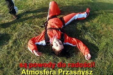 Radość po pierwszym w zyciu skoku spadochronowym (www.skydiveatmosfera.com) #SkokiSpadochronowe #spadochroniarstwo #przasnysz #KlubSpadochronowyAtmosfera #spadochroniarze #SkokZeSpadochronem #SkokNaSpadochronie #adrenalina #SportyEkstremalne