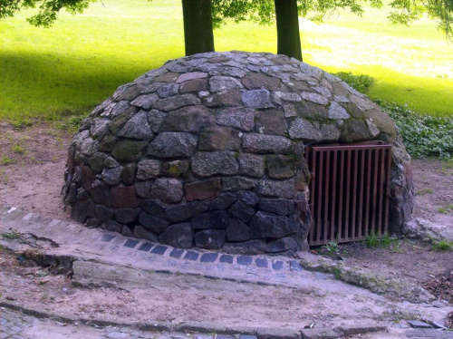 Kamienne iglo #iglo #park #kamienie