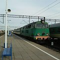 SU45-244 z pociagiem pospiesznym Mamry relacji Suwałki/Ełk-Wrocław wjechał w perony stacji Ełk