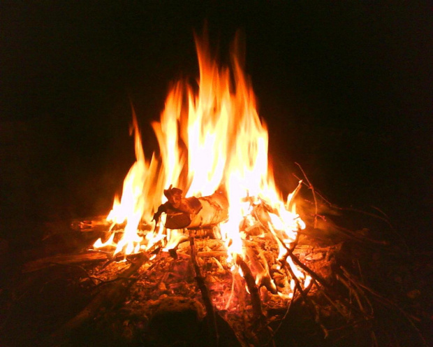 Ognicho... Było faajnie :) #ognisko #płomienia #wieczór #światło