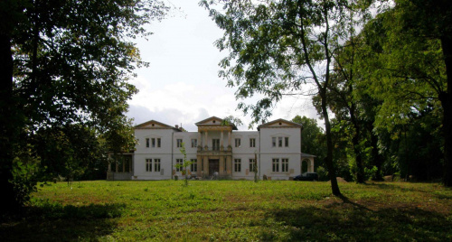 Późnoklasycystyczny pałac w Kościelcu (1849)