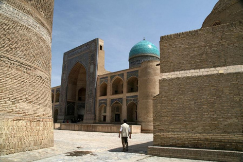 Buchara - w stronę medresy Mir-i-Arab #uzbekistan