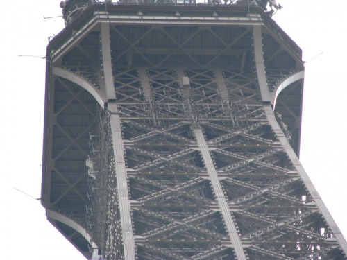Czubek największej komercyjnej atrakcji Paryża.