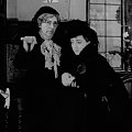 Aktorki Maria Mirska i Maria Malicka w sztuce " Burza w domu panien " w Teatrze Komedia w Warszawie_09.1941 r.