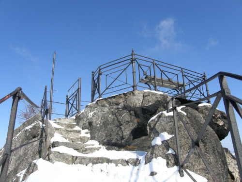 Platforma widokowa Sokolika w Rudawach Janowickich koło Jeleniej Góry #Sokolik #RudawyJanowickie #Góry #zima #JeleniaGóra