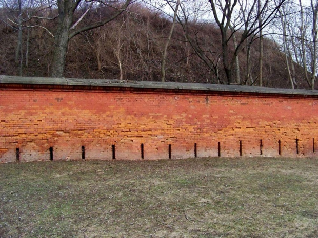 Mur od ul Krajewskiego #Warszawa #CytadelaWarszawska #kaponiera #Żoliborz #fort #twierdza