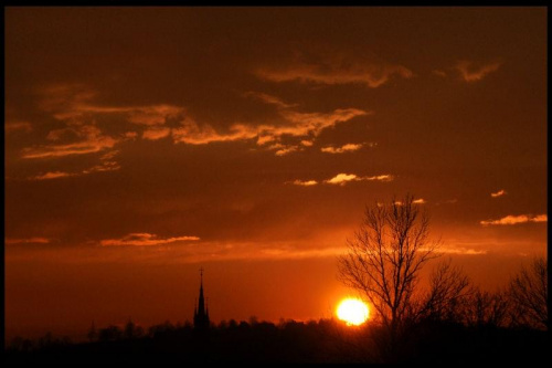 #zachód #słońca #ZachódSłońca #przemyśl #słońce #chmury #pomarańcz #czerń #kościół #cień