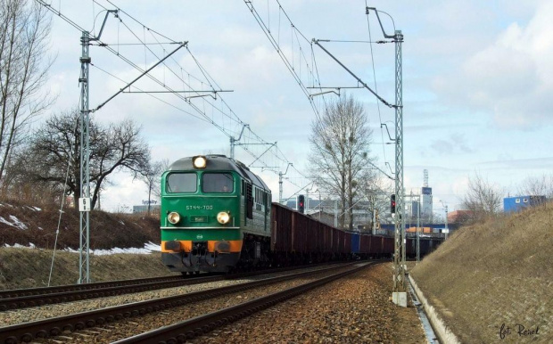 ST44-700 z węglem do EC Siekierki. #ST44 #gagarin #diesel #lokomotywa #spalinowa #pkp #cargo #brutto