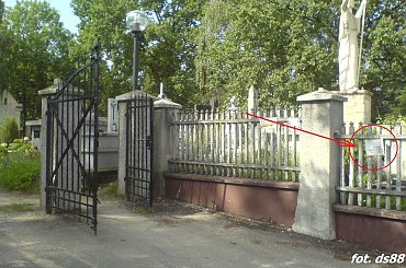 tabliczka na cmentarzu parafialnym w Szczucinie #Szczucin #CmentarzParafialnySzczucin #CmenatarzWSzczucinie #śmieszne #tabliczki