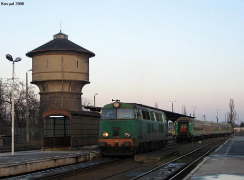 28.11.2008 SU45-152 manewruje po przyprowadzeniu pociągu pośpiesznego Kopernik rel. Warszawa Wsch - Kostrzyn