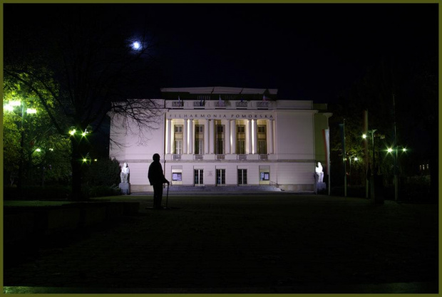 bydgoszcz nocą - filharmonia