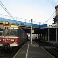 14.12.2008 EN57-063 w roli bezpośredniego połączenia między Szczecinem Gł a Wrocławiem Gł. Stoi i oczekuje na sygnał odjazdu.