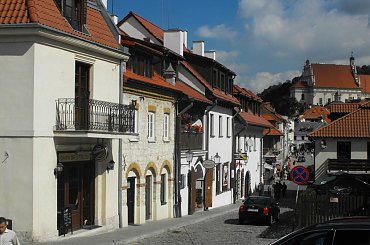 Kazimierz Dolny z uwagi na atrakcyjne położenie, bogatą historię, niepowtarzalny krajobraz ze średniowiecznym układem urbanistycznym, wspaniałą architekturą i dobre warunki klimatyczne - jest znany w #Kazimierz #KazimierzDolny