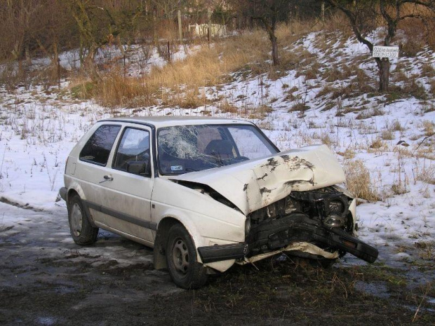Lubachów. Dolny Śląsk. Szaleniec za kierownicą przywalił w drzewo. #samochód #wypadki #wypadek