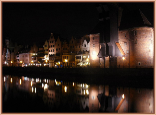 Gdańsk nocą.
Po drugiej stronie motławy #Gdańsk