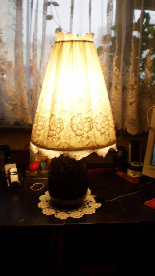 lampę jakies 30 lat temu zrobił mi mój stp Tata, a nw abażur długo nie miałam pomysłu...w koncu jest.......