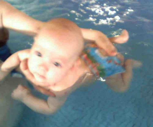 3 miesiące mam i pierwszy raz pływam :)