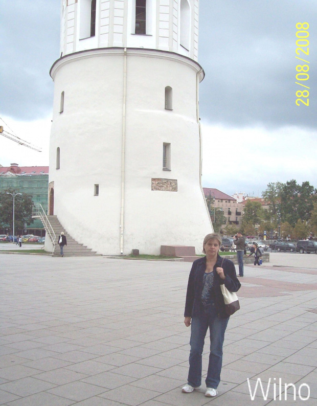 Wilno - Dzwonnica przed
Katedrą.