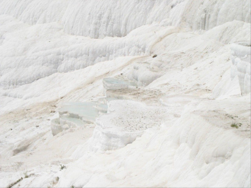 Pamukkale czyli wapienne tarasy i Heirapolis uzdrowisko rzymskie z początku naszej ery. Na mnie więkse wrażenie zrobiły ruiny miasta po których można swobodnie chodzić.