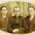 Ks. Józej Urbanik, z lewej mój wujek, znany husowski muzykant, z prawej B.Boratyn, też husowianin, przes wiele lat pełnił funkcję organisty w Urzejowicach.