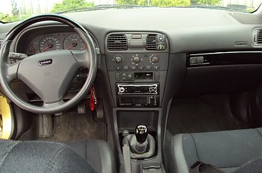 Volvo S40 Sport Edition 2003 #motoryzacja #auto #samochód #sport #edition #złoto #metalik #ksenon