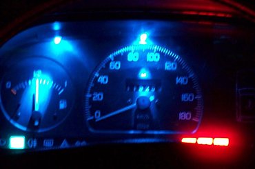 Podświetlenie licznika diodami
:) #Diody