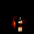 nagle z ciemności wyłania się światełko... #jesień #las #domek #bluszcz