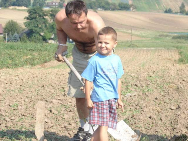 Mężczyźni przy pracy ... czyli szukamy słupka granicznego :)))