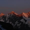 Wschód słońca w czasie podejścia na Weissmies #wakacje #góry #Alpy #lodowiec #treking #Szwajcaria #Weissmies