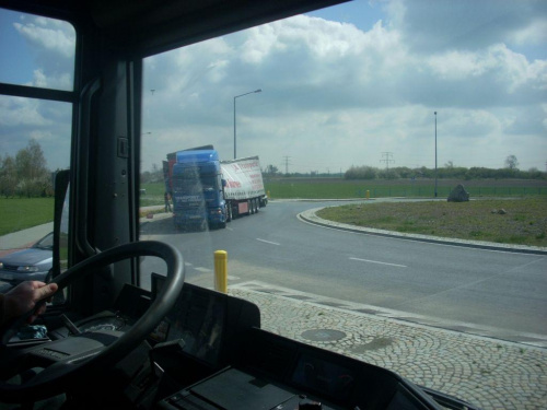 Wywrotka towaru #ciężarówka #podróże #podróż #wypadek #wywrotka #Renault #Magnum #Iveco #EuroStar #rondo